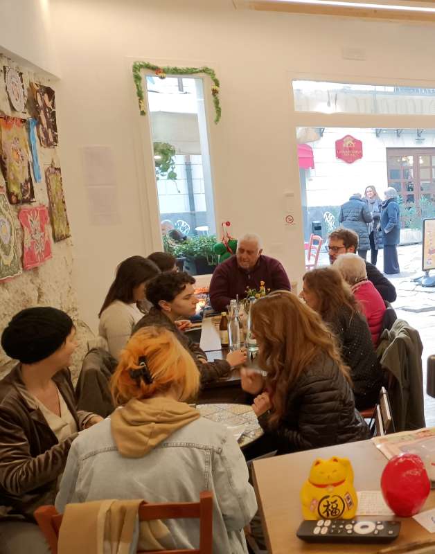 ambiente rilassato e carino per una cena tra amici o romantica, perfetto per un aperitivo a Palermo
